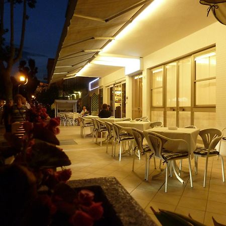 Hotel Gioiella Римини Екстериор снимка