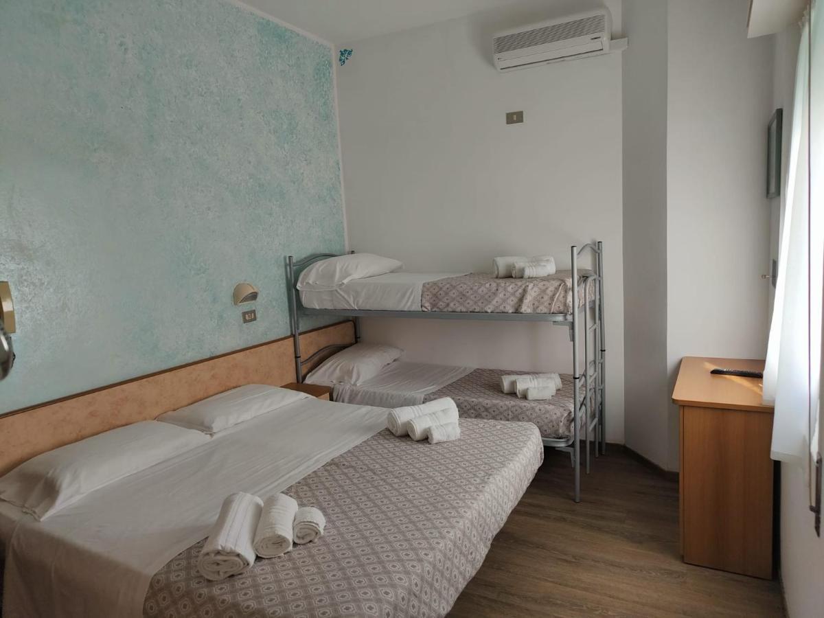 Hotel Gioiella Римини Екстериор снимка