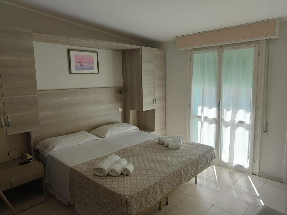 Hotel Gioiella Римини Екстериор снимка