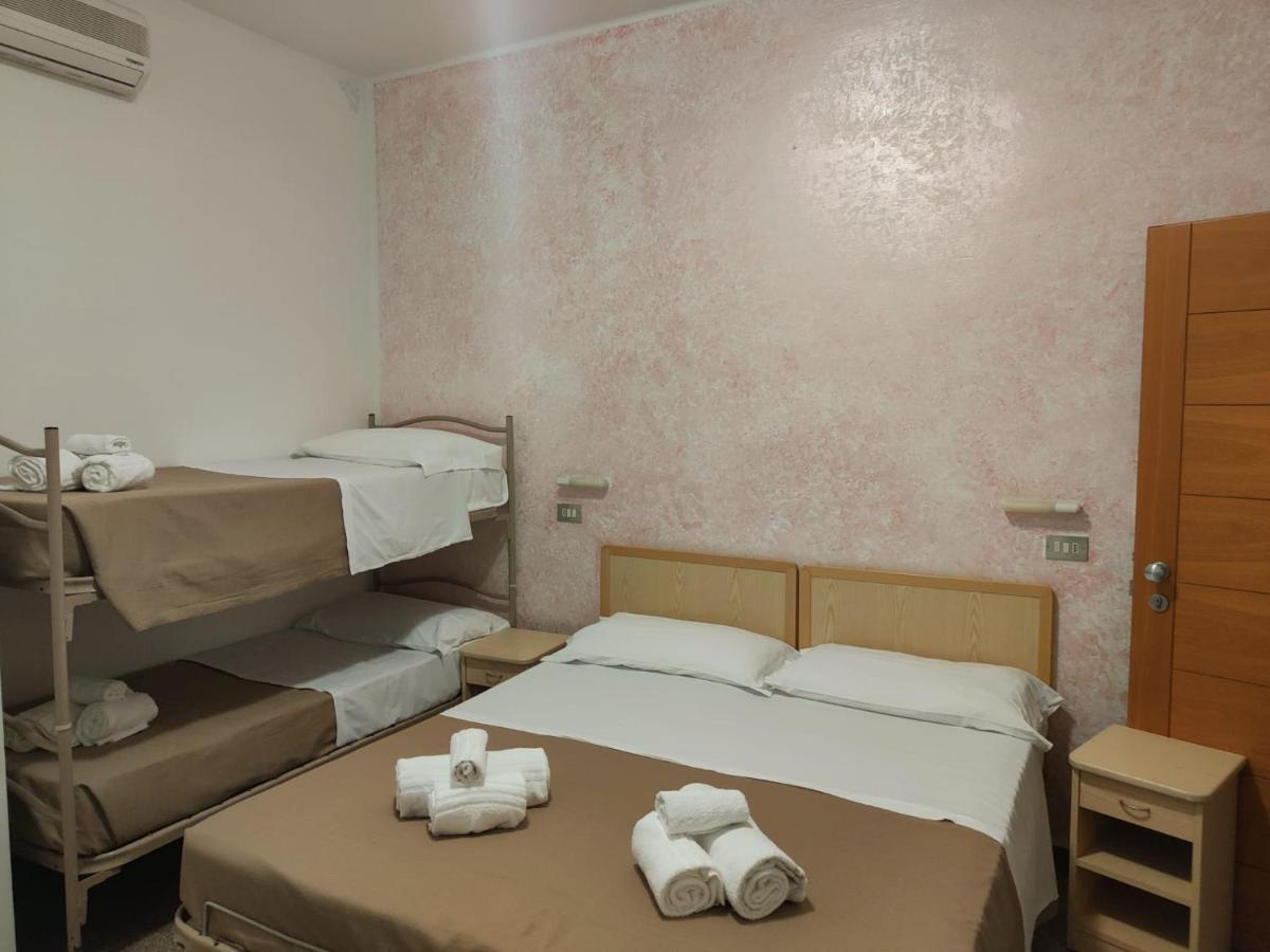 Hotel Gioiella Римини Екстериор снимка
