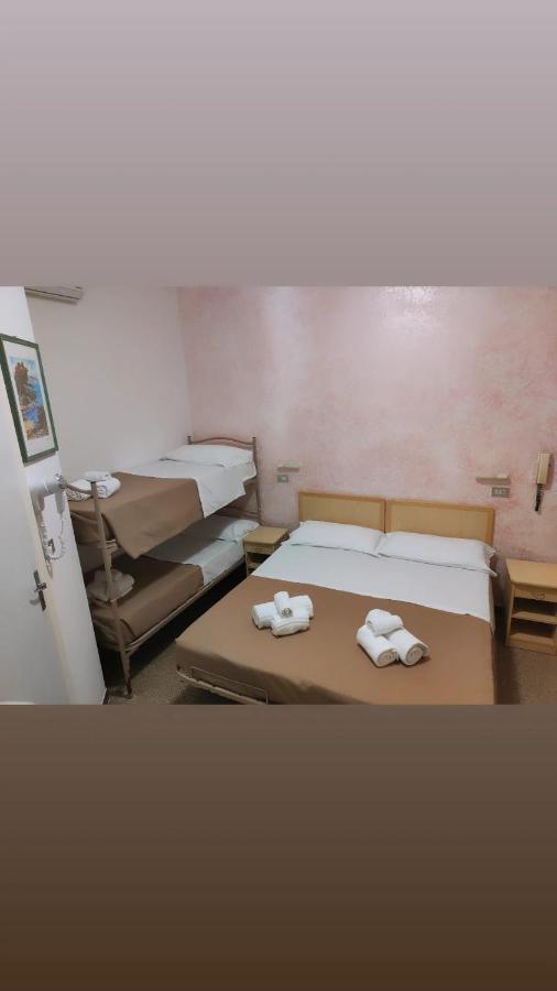 Hotel Gioiella Римини Екстериор снимка