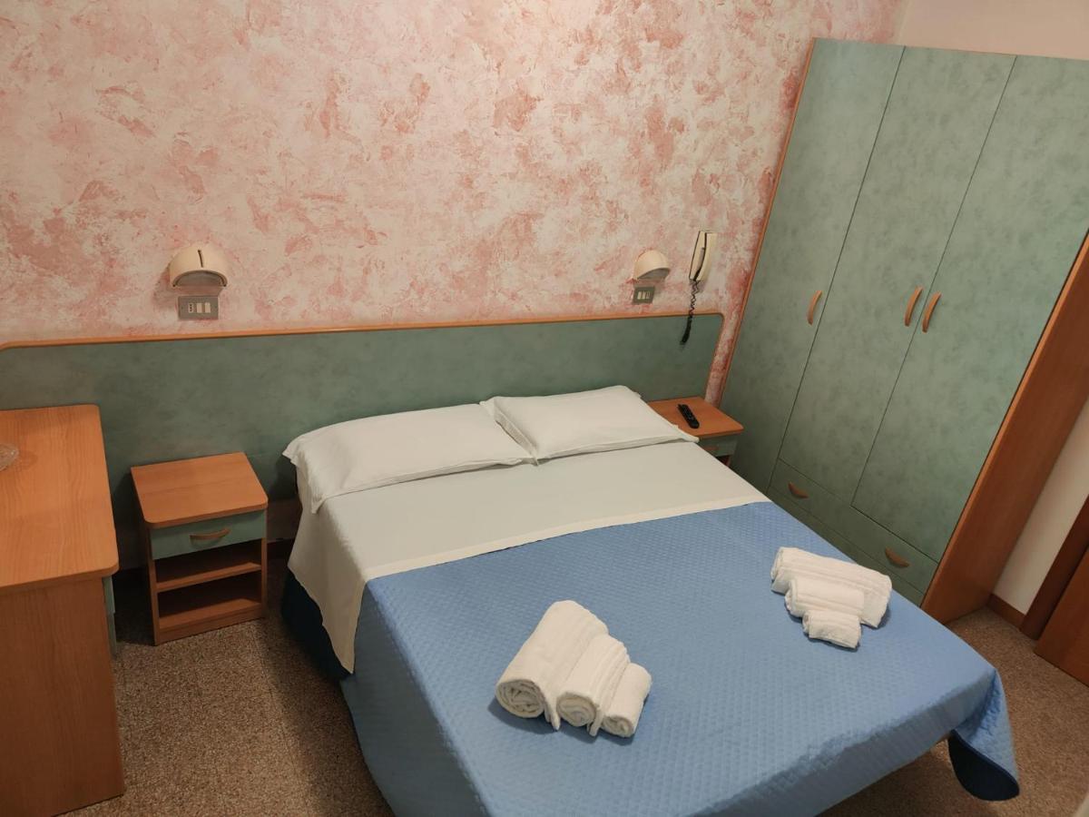 Hotel Gioiella Римини Екстериор снимка